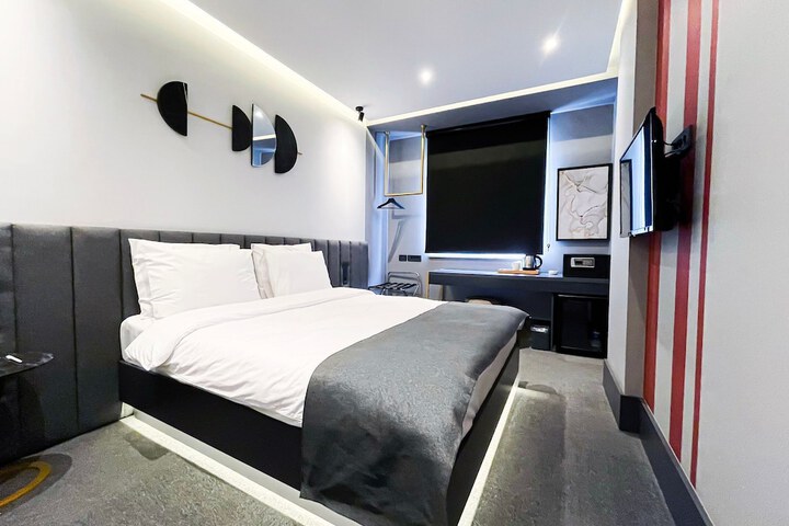 Room 9 of 48
