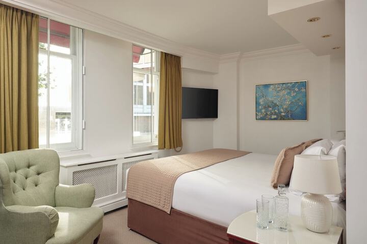 Room 10 of 29