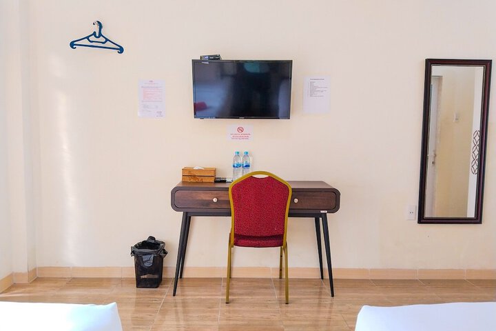Room 13 of 93