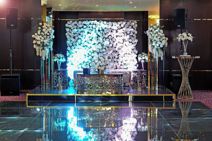 Lounge 118 of 127