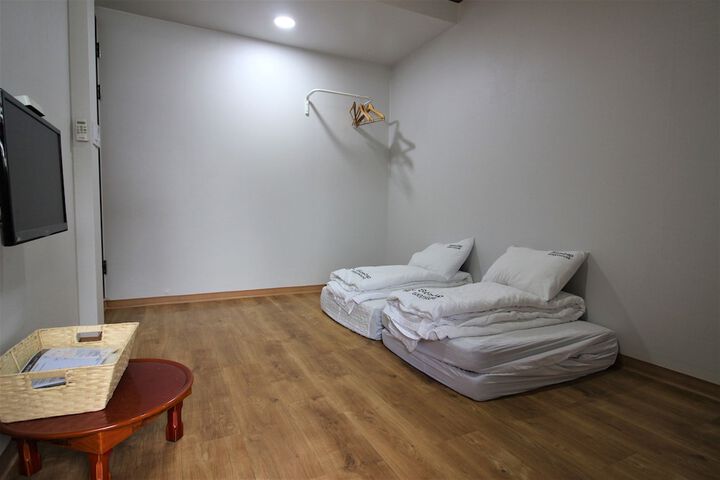 Room 6 of 64