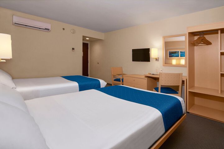 Room 6 of 44