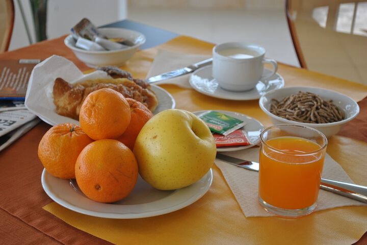 Breakfast/Coffee Service 25 of 37