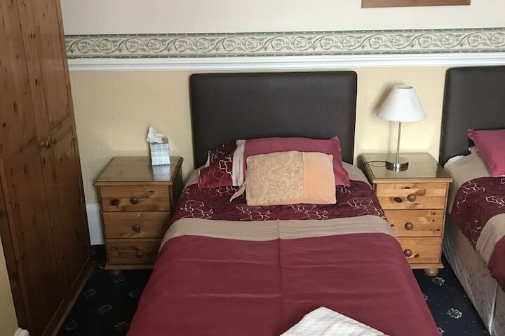 Room 17 of 38