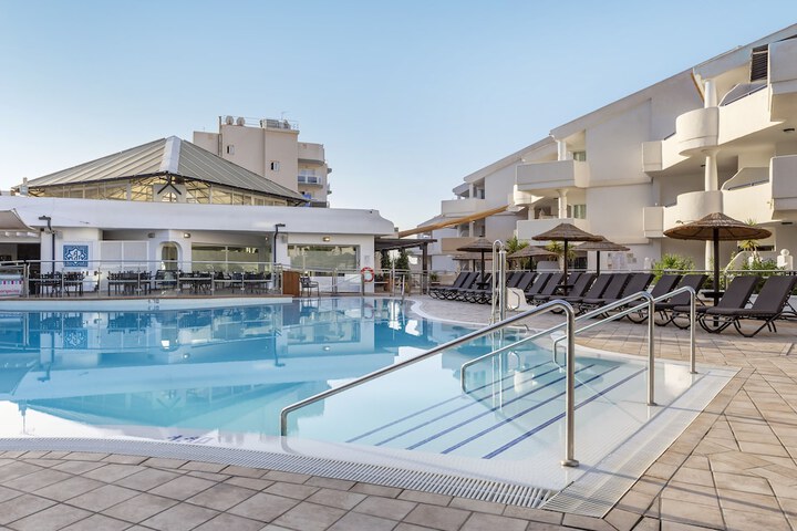 Hotel Pool