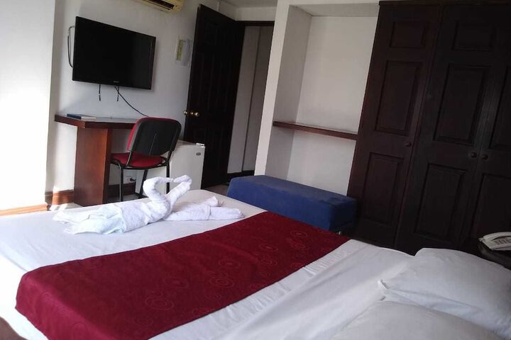 Room 10 of 24