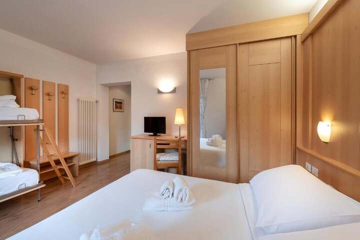 Room 6 of 44