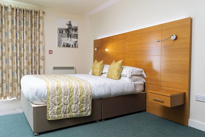 Room 6 of 74