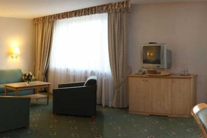 Room 34 of 77