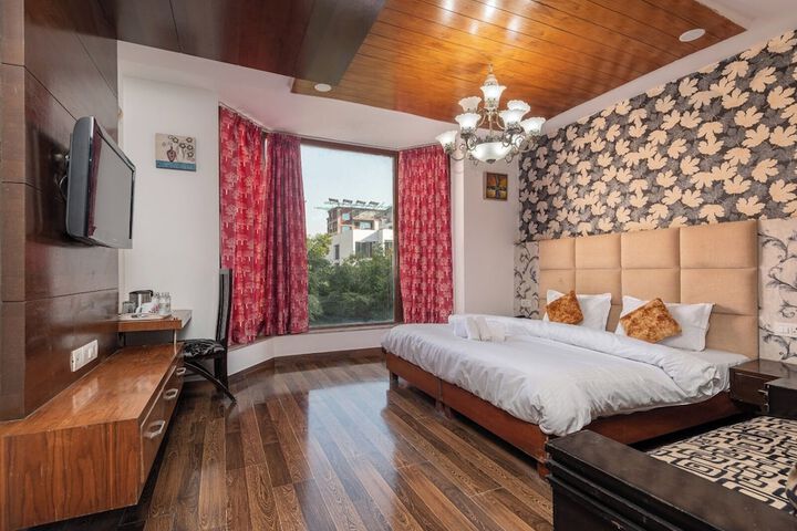 Room 4 of 15