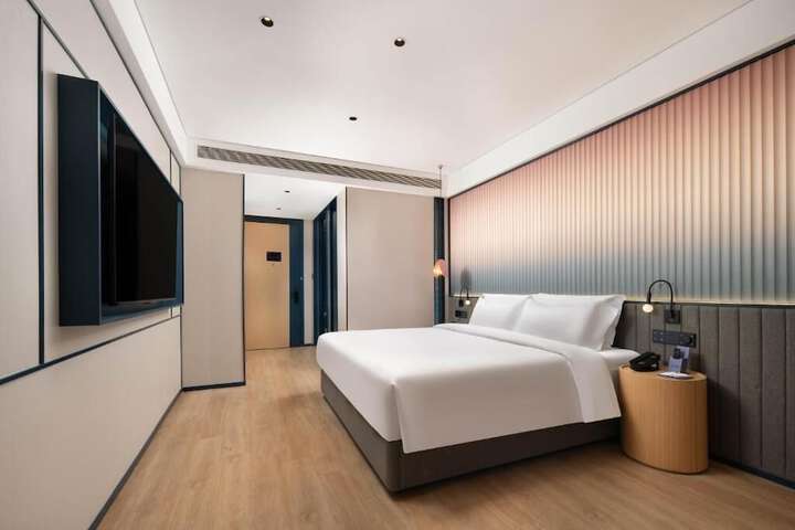 Room 8 of 37