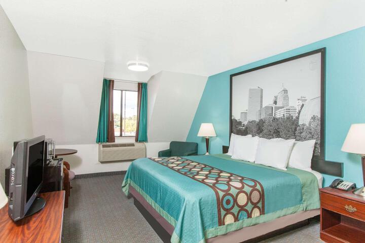 1 King Bed (3 of 4)