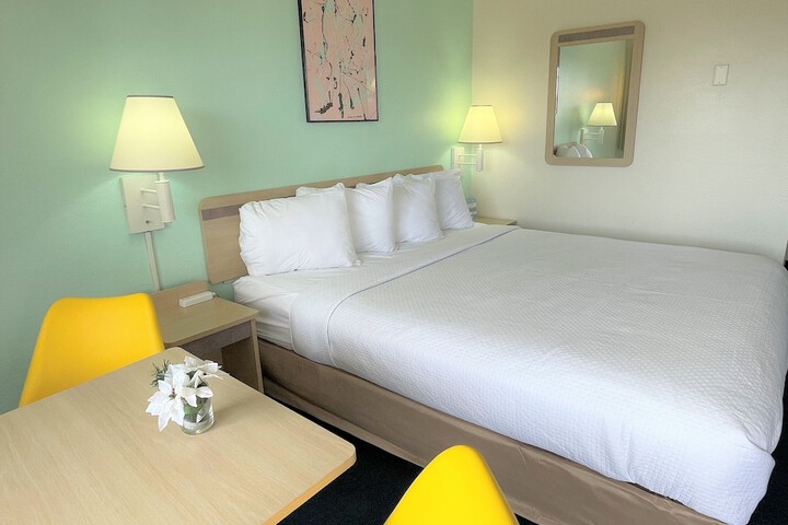 Room 27 of 74