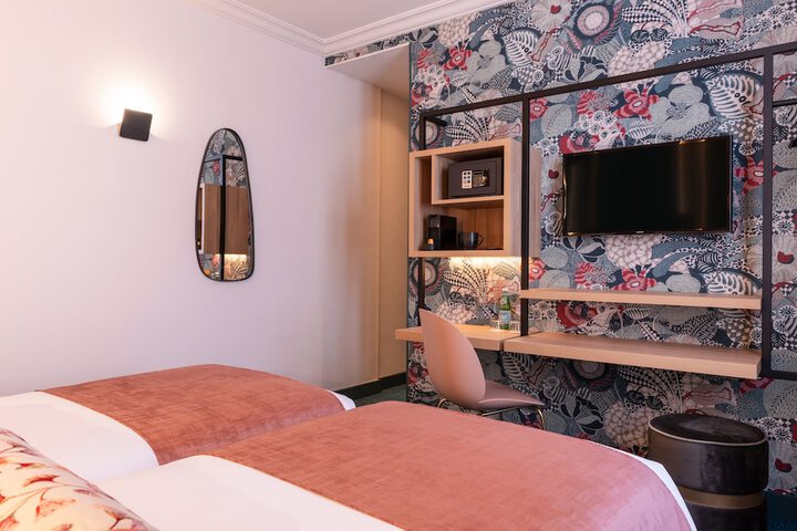 Room 16 of 34