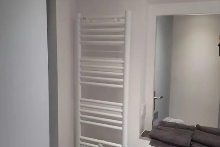 Room 4 of 10