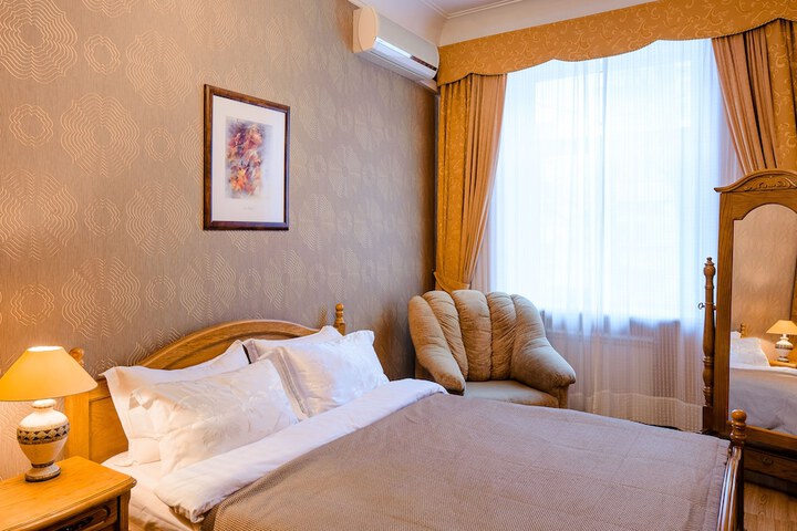 Room 10 of 33
