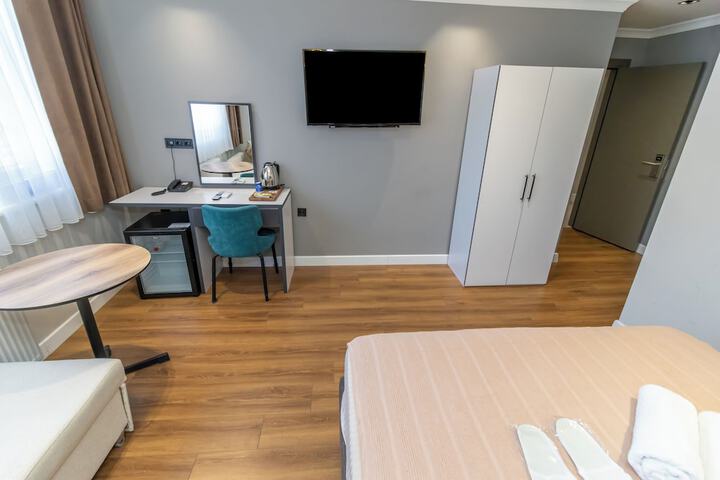 Room 12 of 42