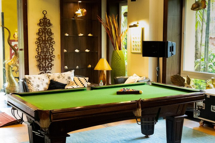 Lounge 5 of 7
