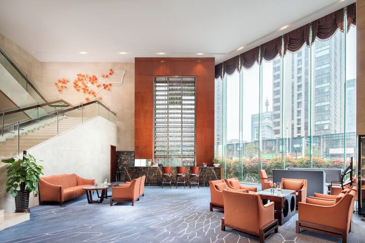 Lounge 108 of 143