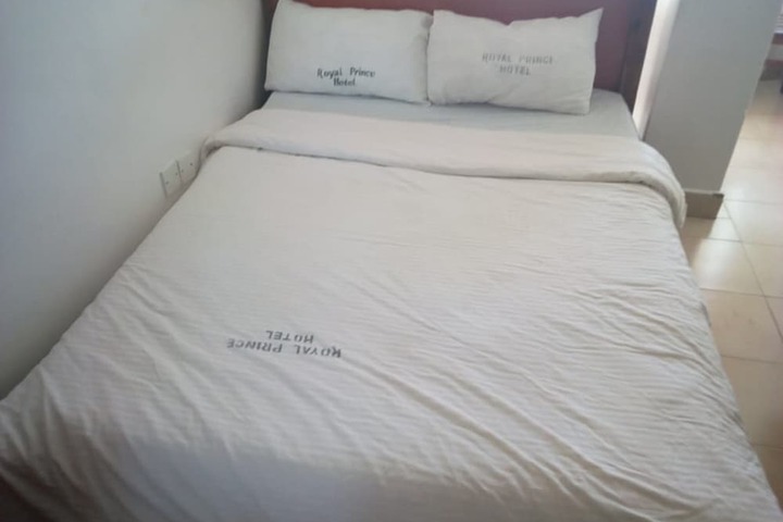 Room 6 of 15