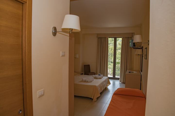 Room 10 of 62