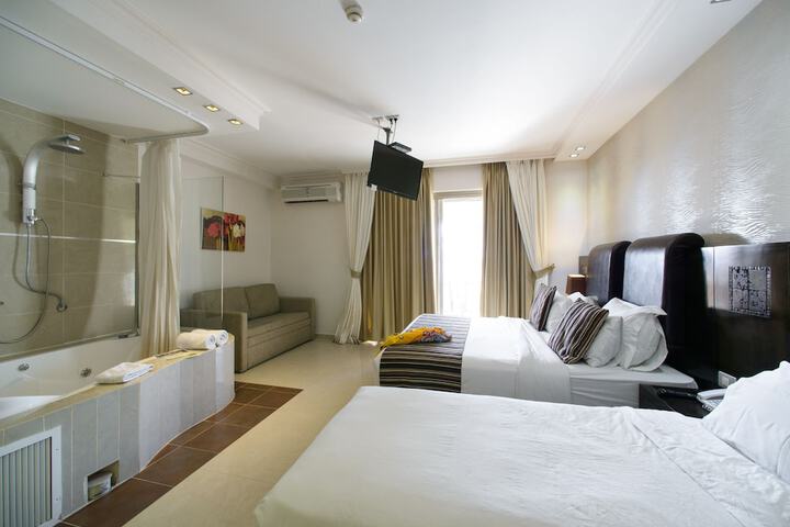 Room 6 of 63