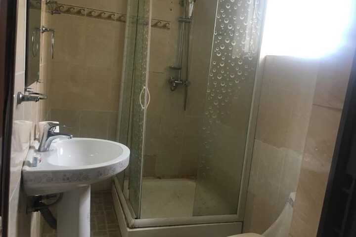 Room 5 of 11