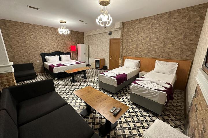 Room 10 of 74