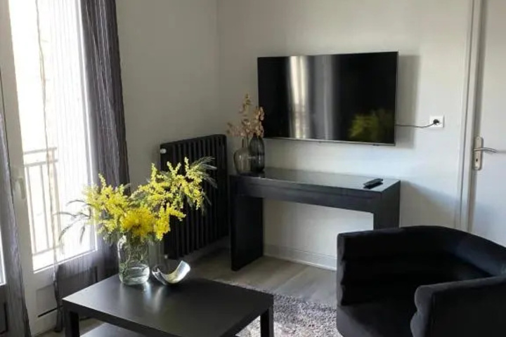 Room 2 of 9