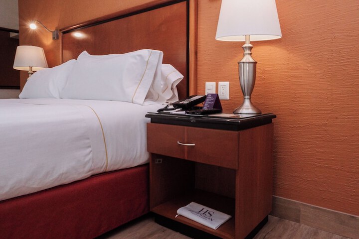 Room 27 of 156