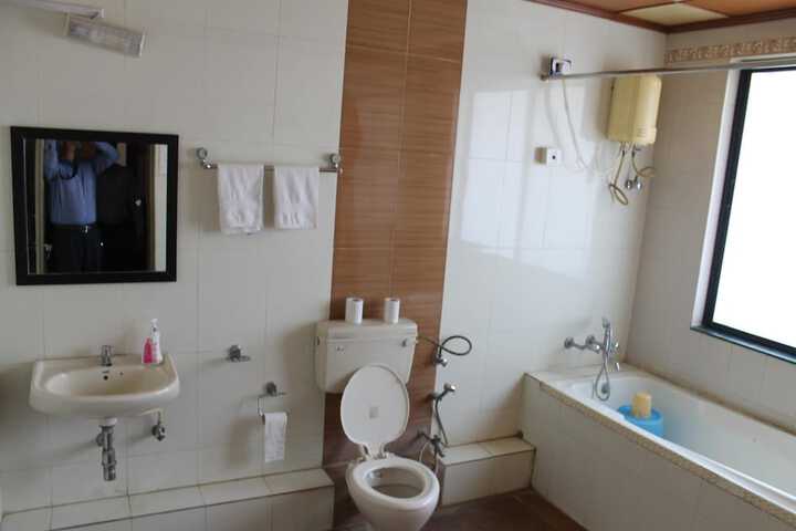 Room 14 of 33
