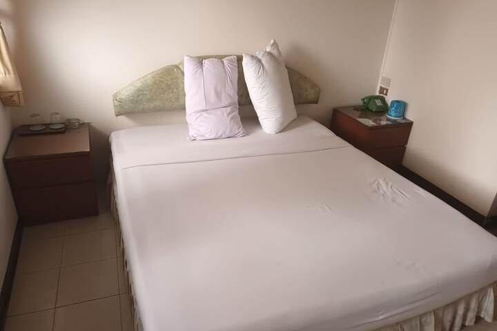 Room 25 of 58