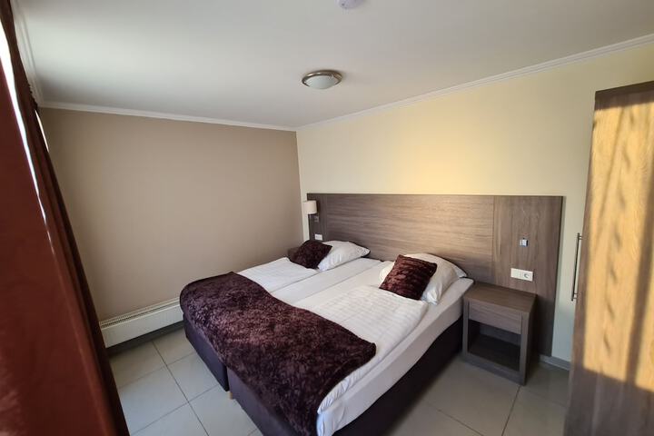 Room 8 of 44