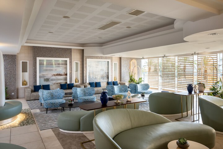 Entrance & Lobby