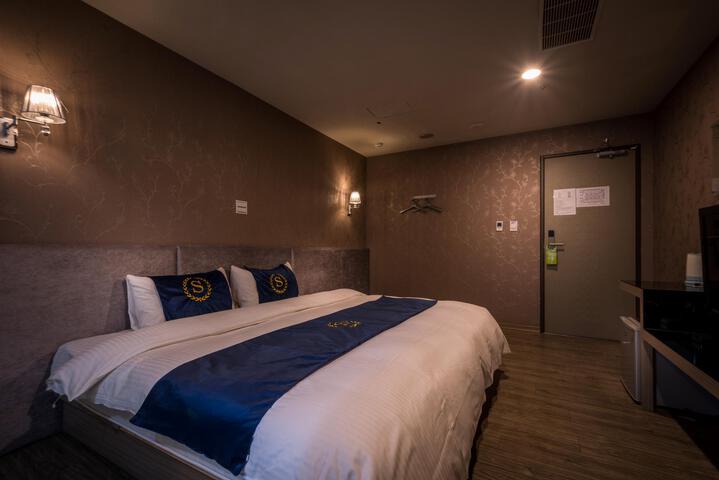 Sparkle Hotel Taipei Bridge