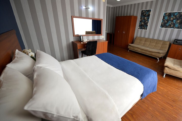 Room 7 of 37
