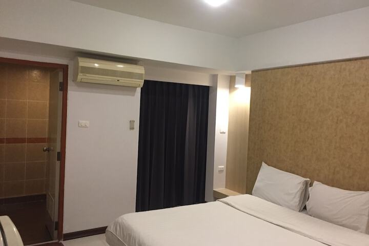Room 3 of 68