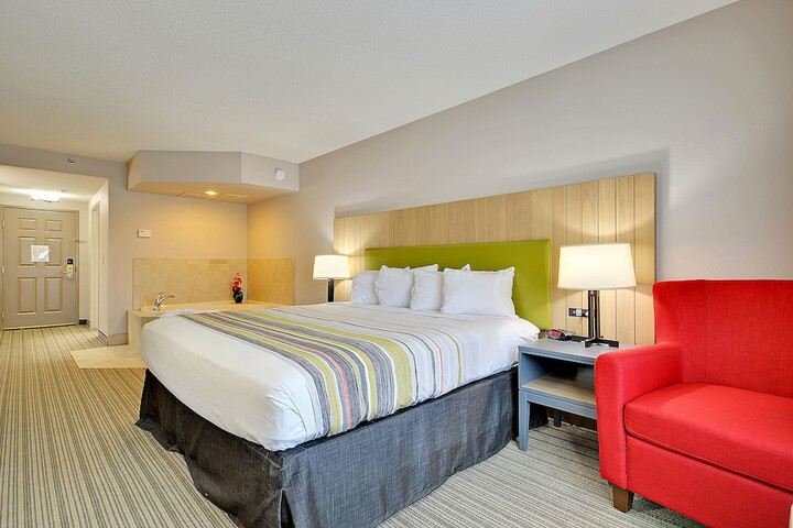 1 King Bed (8 of 11)