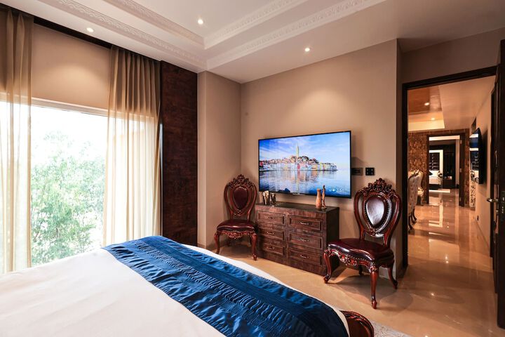 Room 14 of 24