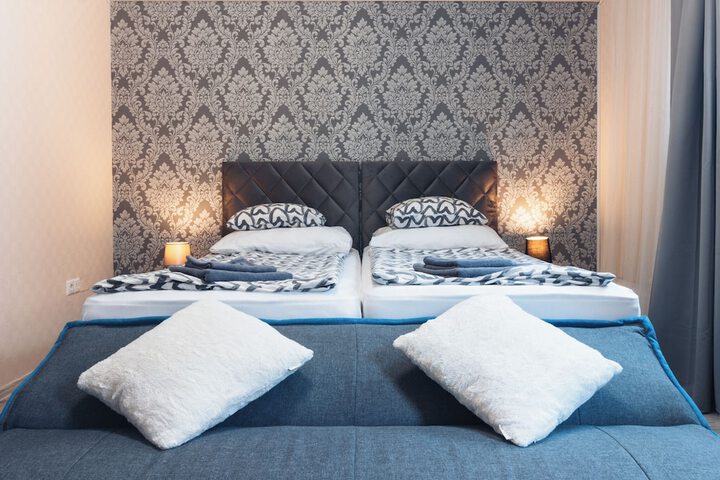 Room 42 of 94