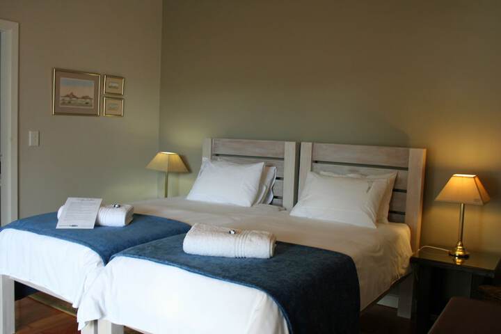 Room 4 of 34