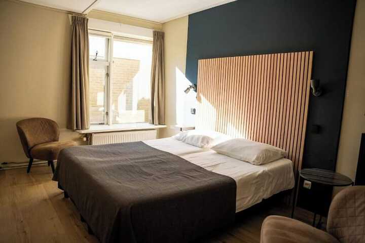 Room 8 of 50