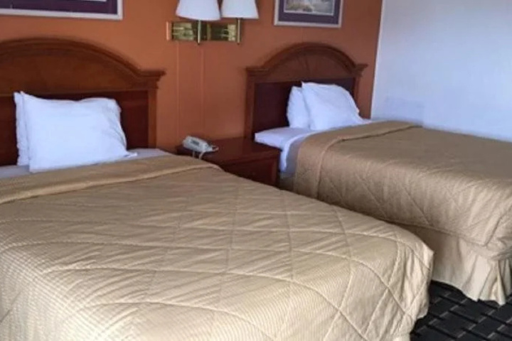Room 4 of 15