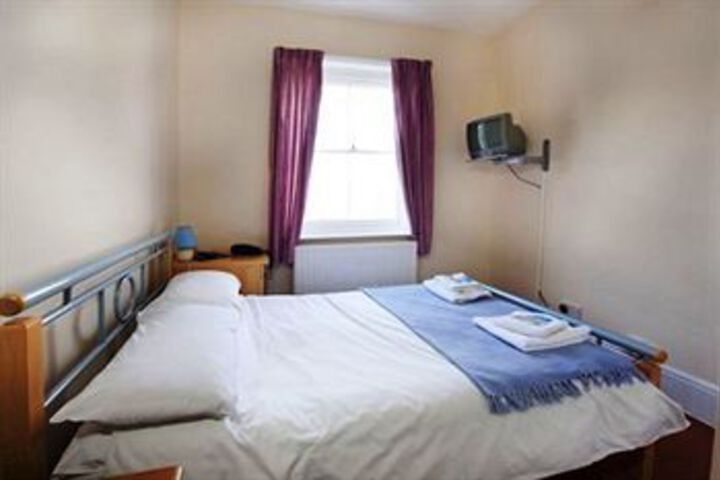 Room 9 of 37