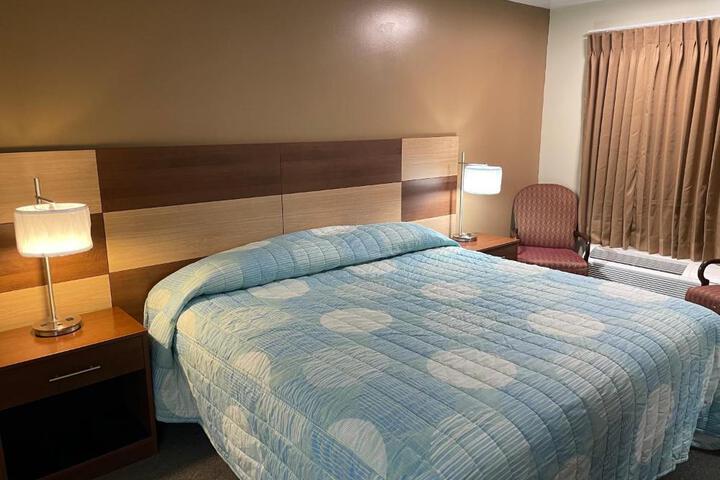 1 King Bed (1 of 9)