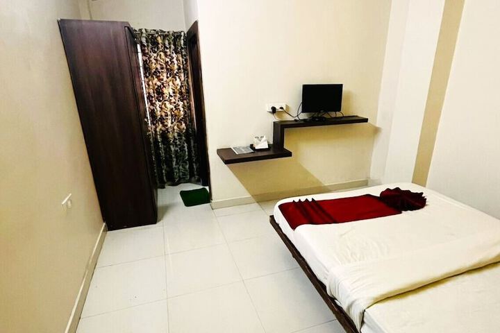 Room 14 of 25