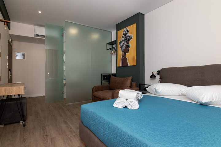 Room 28 of 48
