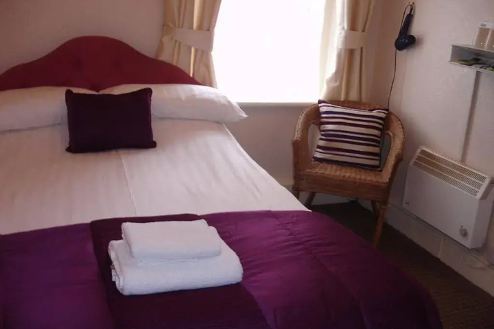 Room 5 of 17