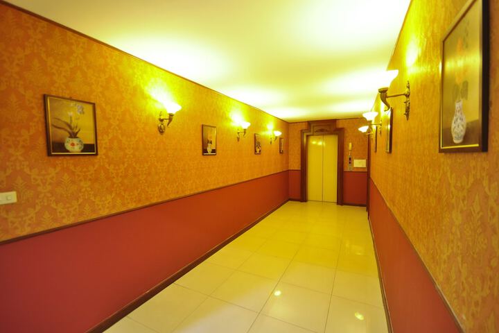 Ballroom/Hall 32 of 43