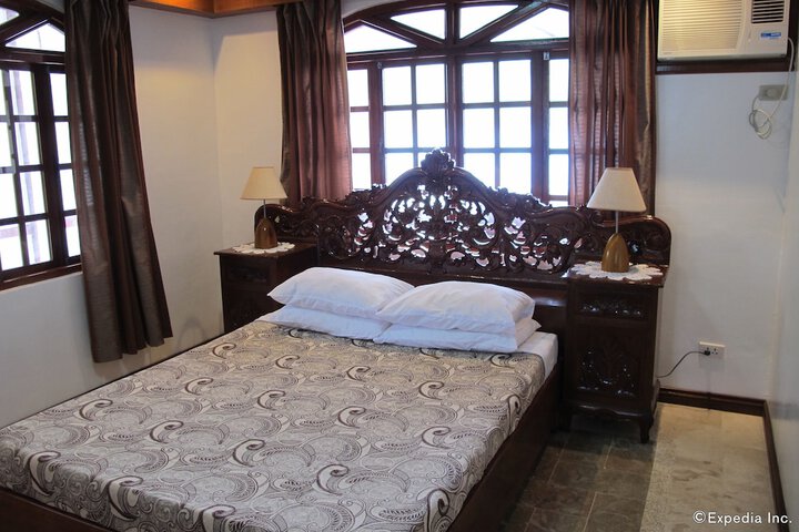 Room 4 of 99